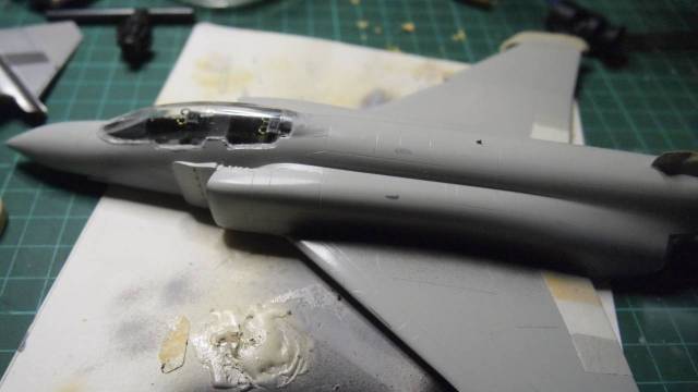 1/72 F-4NファントムII フジミ(1)組み立て: プラモデル製作の記録 in 台灣